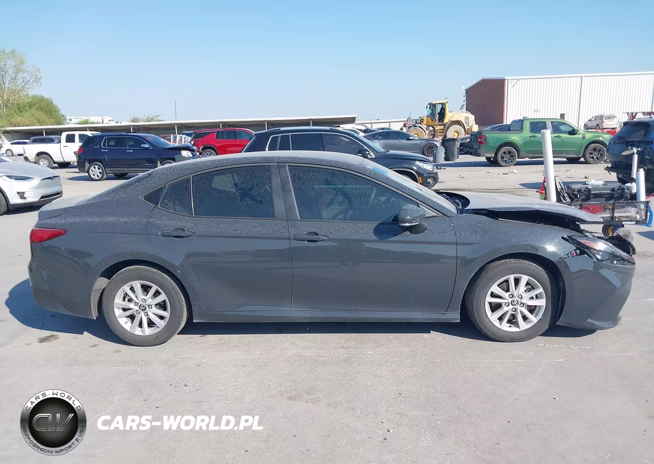 2025 Toyota Camry Le VIN:4T1DAACK0SU645840 - 13