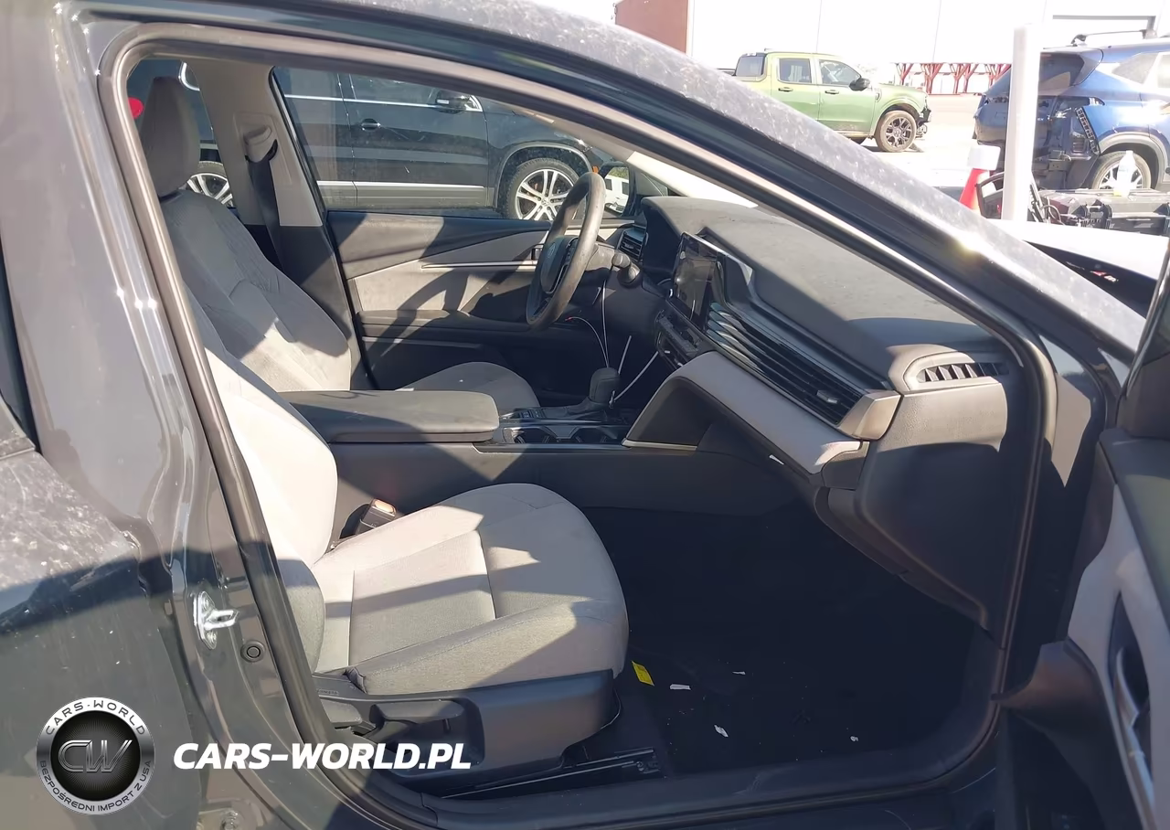2025 Toyota Camry Le VIN:4T1DAACK0SU645840 - 5
