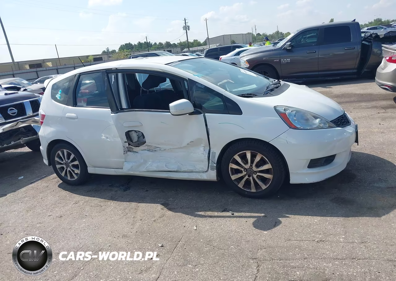 2012 Honda Fit Sport VIN:JHMGE8H53CS007675 - 13