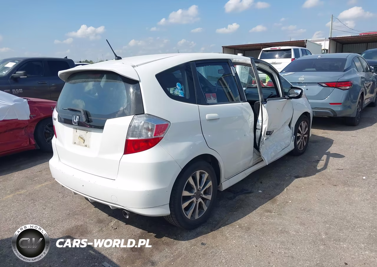 2012 Honda Fit Sport VIN:JHMGE8H53CS007675 - 4