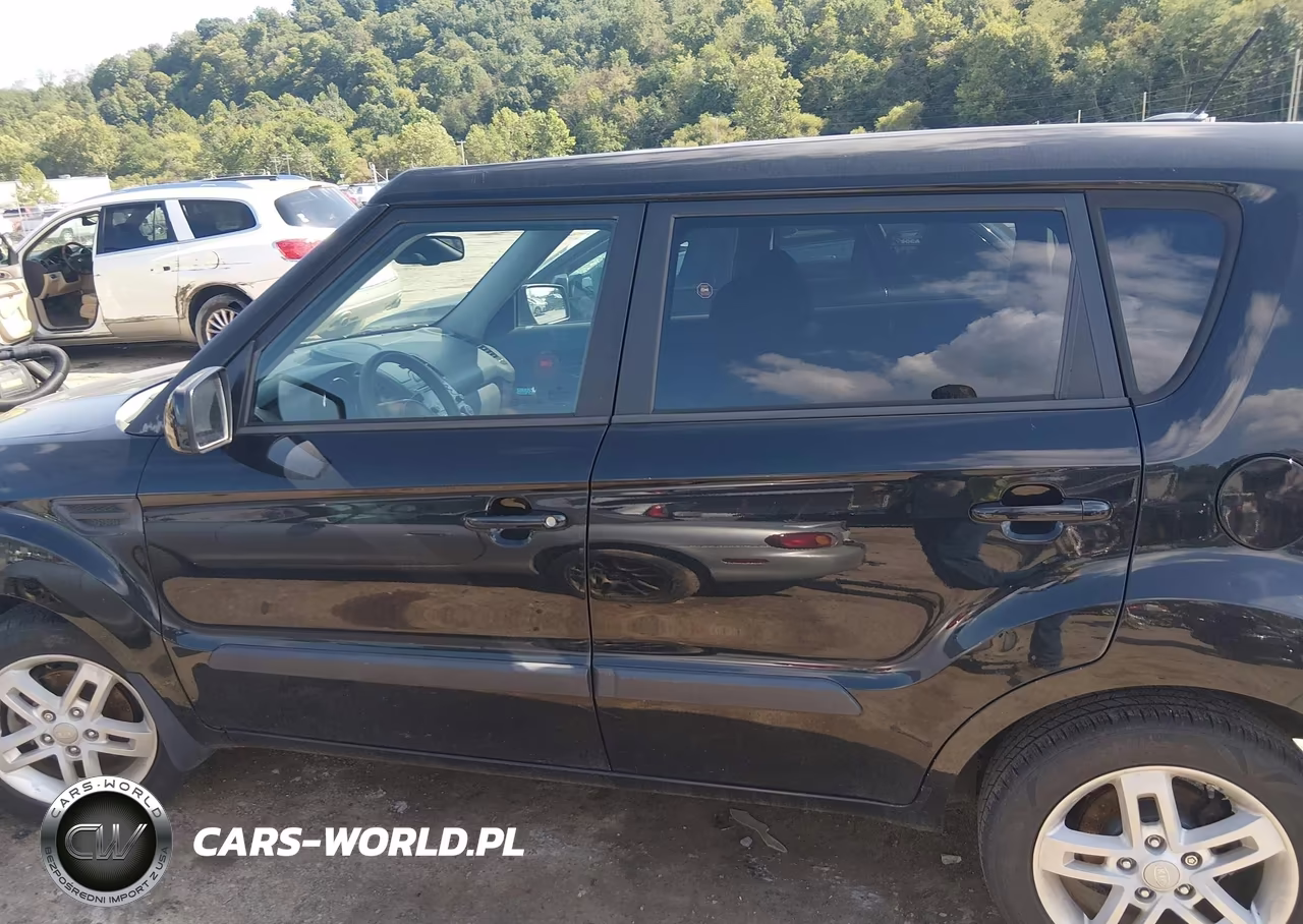 2011 Kia Soul + VIN:KNDJT2A23B7711290 - 13