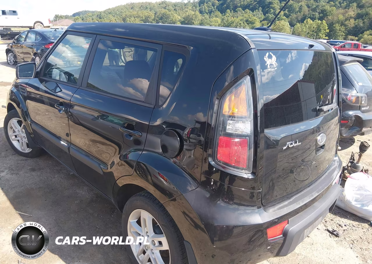2011 Kia Soul + VIN:KNDJT2A23B7711290 - 3
