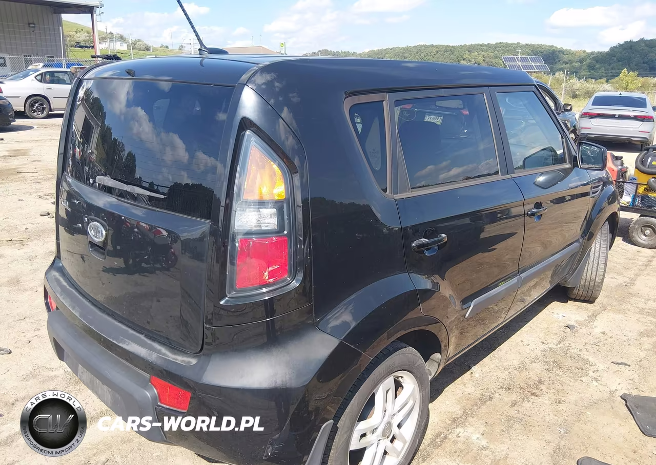 2011 Kia Soul + VIN:KNDJT2A23B7711290 - 4