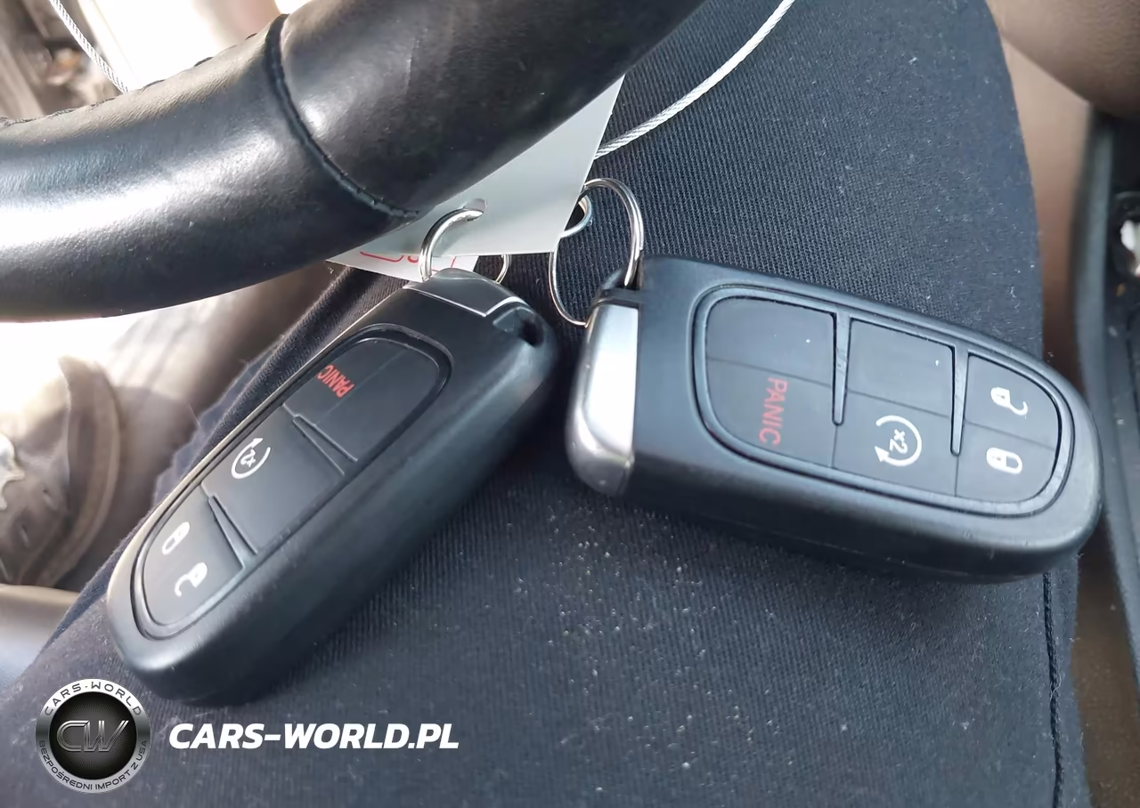 2019 Jeep Cherokee Latitude Plus 4X4 VIN:1C4PJMLN3KD272709 - 11