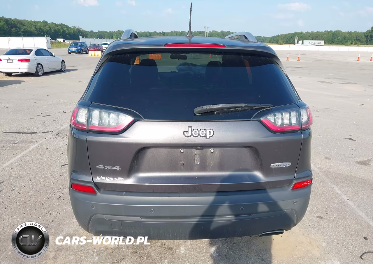 2019 Jeep Cherokee Latitude Plus 4X4 VIN:1C4PJMLN3KD272709 - 16