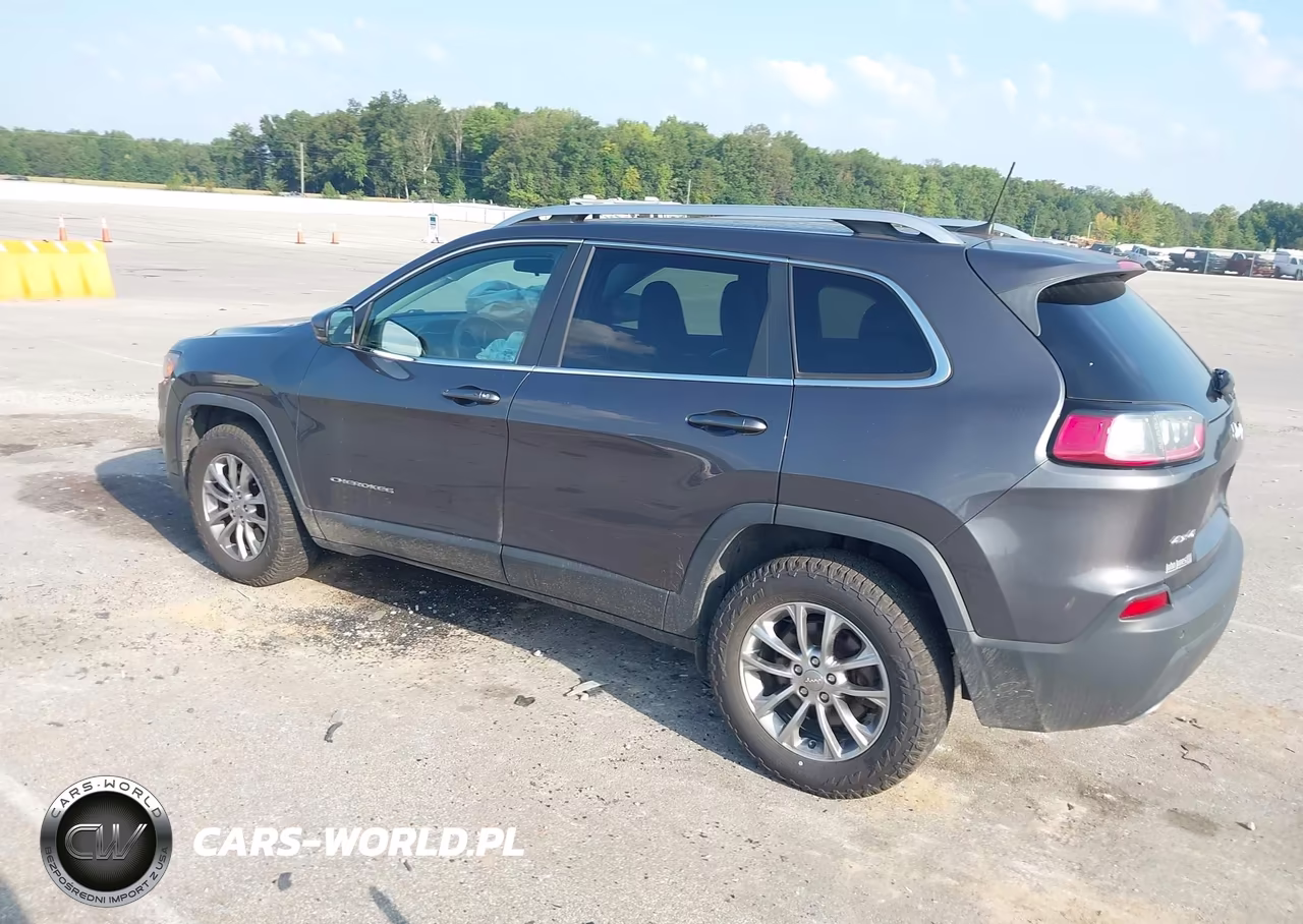 2019 Jeep Cherokee Latitude Plus 4X4 VIN:1C4PJMLN3KD272709 - 3