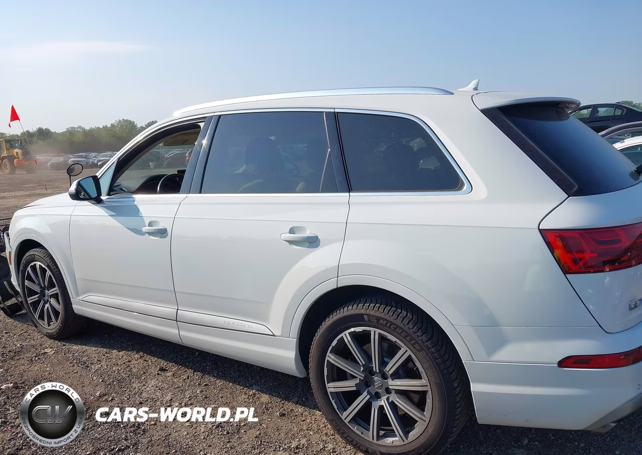2017 Audi Q7 3.0T Premium VIN:WA1LAAF7XHD025006 - 14