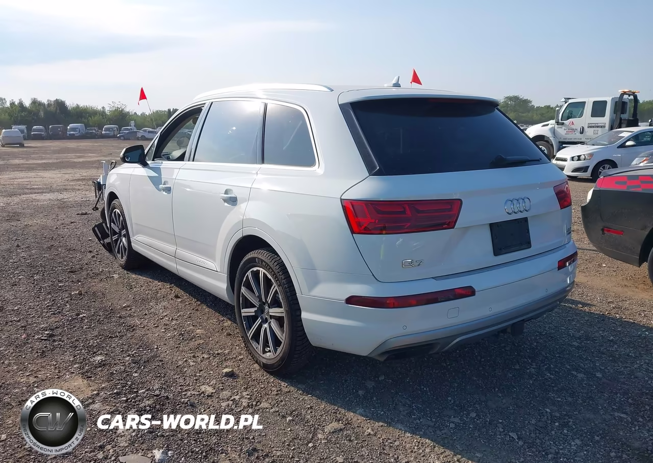 2017 Audi Q7 3.0T Premium VIN:WA1LAAF7XHD025006 - 3