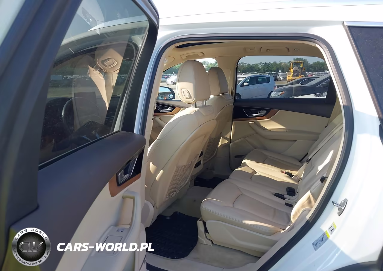2017 Audi Q7 3.0T Premium VIN:WA1LAAF7XHD025006 - 8