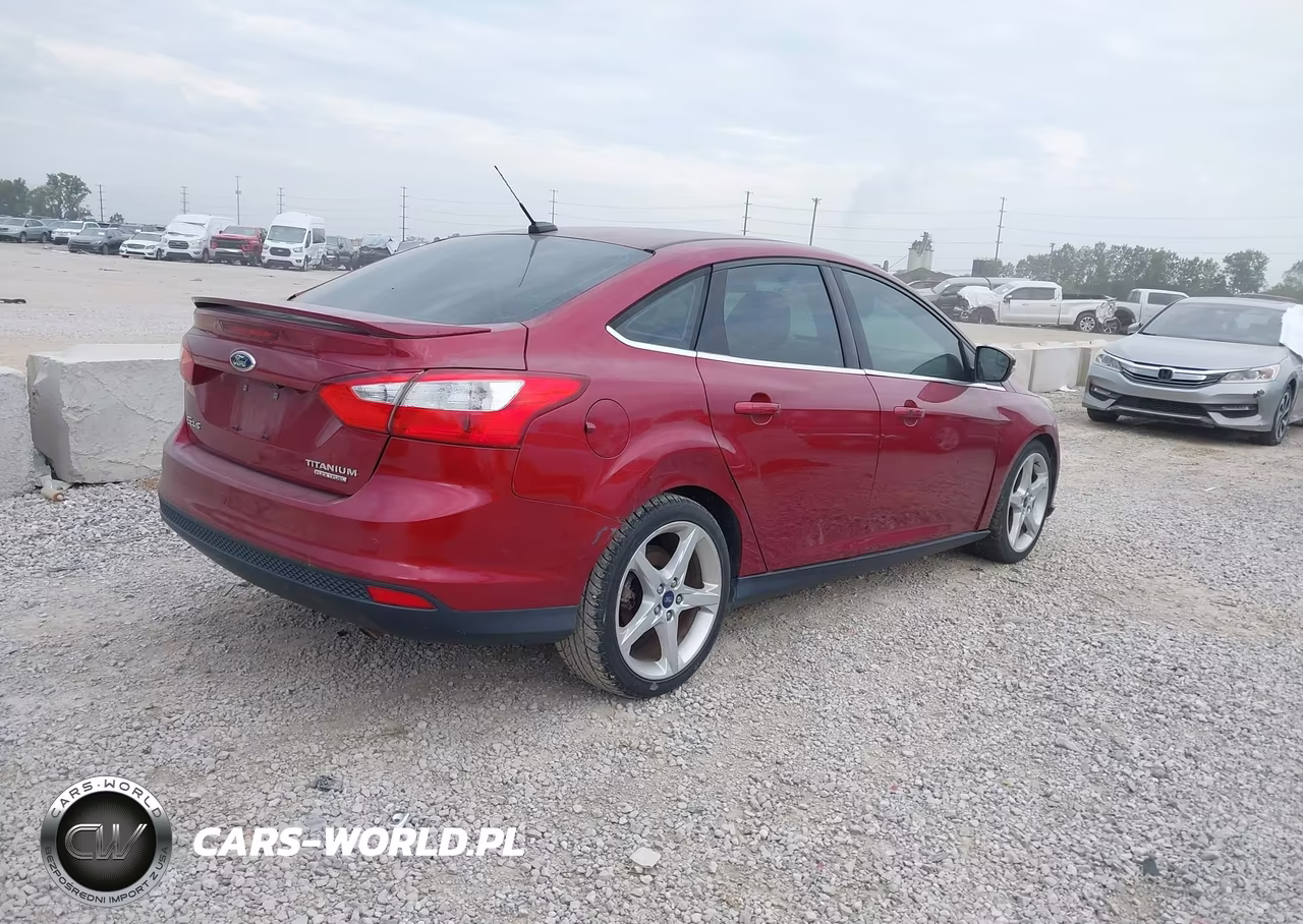 2013 Ford Focus Titanium VIN:1FADP3J25DL311707 - 4