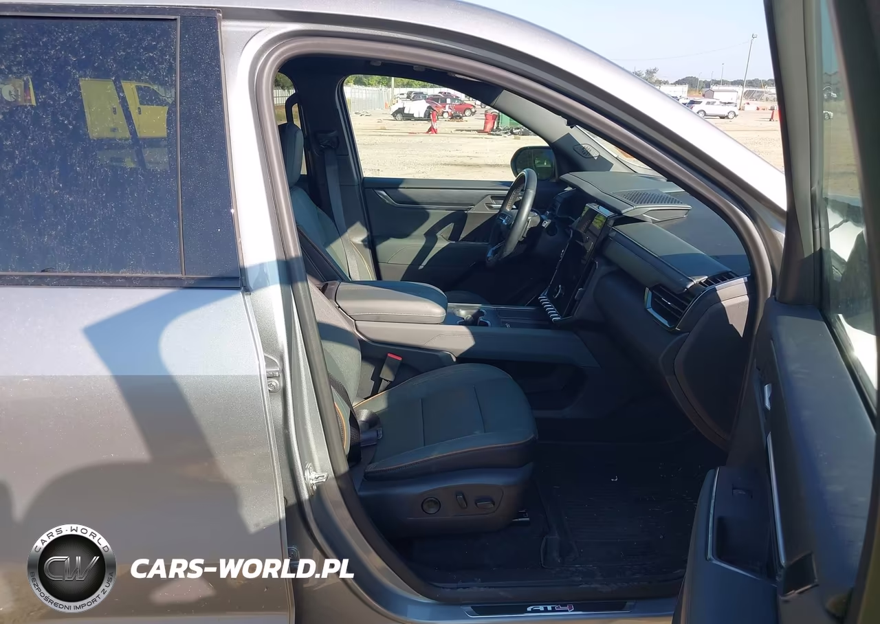 2025 GMC Acadia Awd At4 VIN:1GKENPRS1SJ252636 - 5