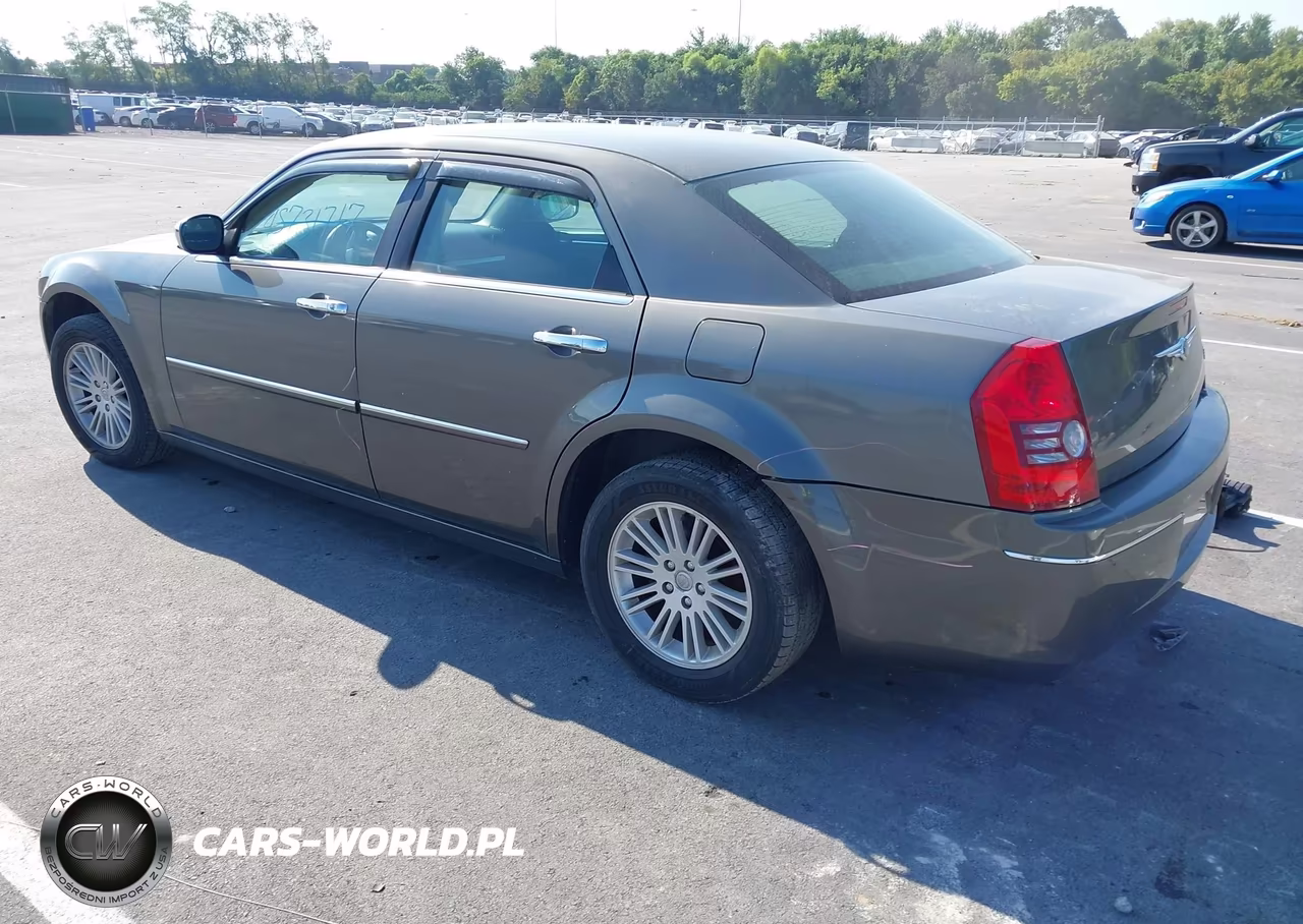 2010 Chrysler 300 Touring VIN:2C3CA4CD7AH206739 - 3