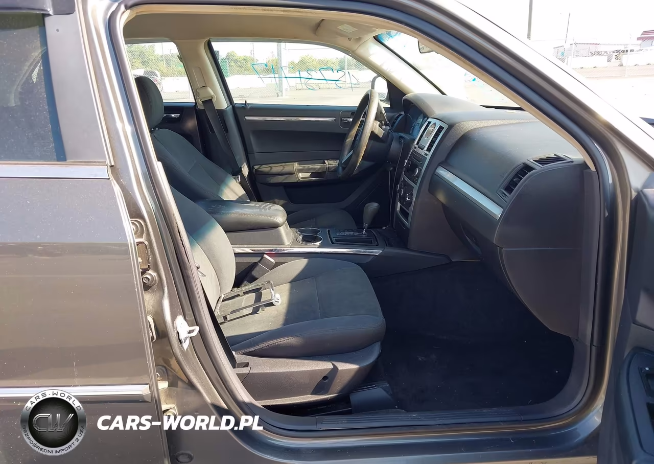 2010 Chrysler 300 Touring VIN:2C3CA4CD7AH206739 - 5