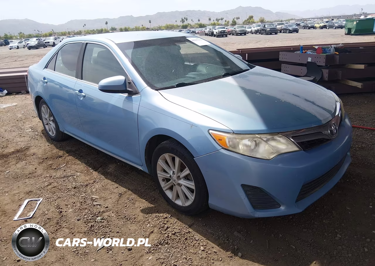 2012 Toyota Camry Le – zdjęcie 1 z 10