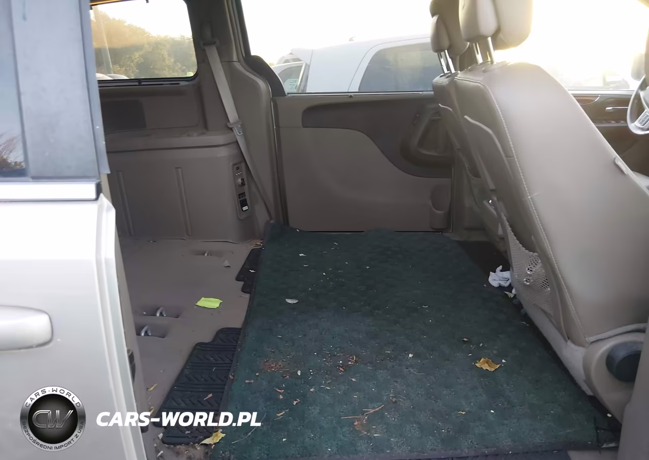 2016 Chrysler Town & Country Touring VIN:2C4RC1BG9GR150946 - 8
