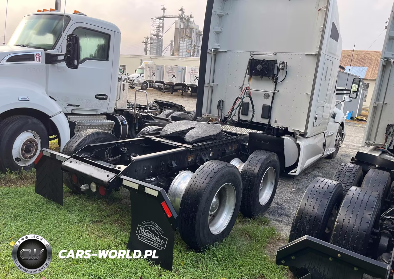 2020 Kenworth T680 VIN:1XKYDP9X9LJ360404 - 4