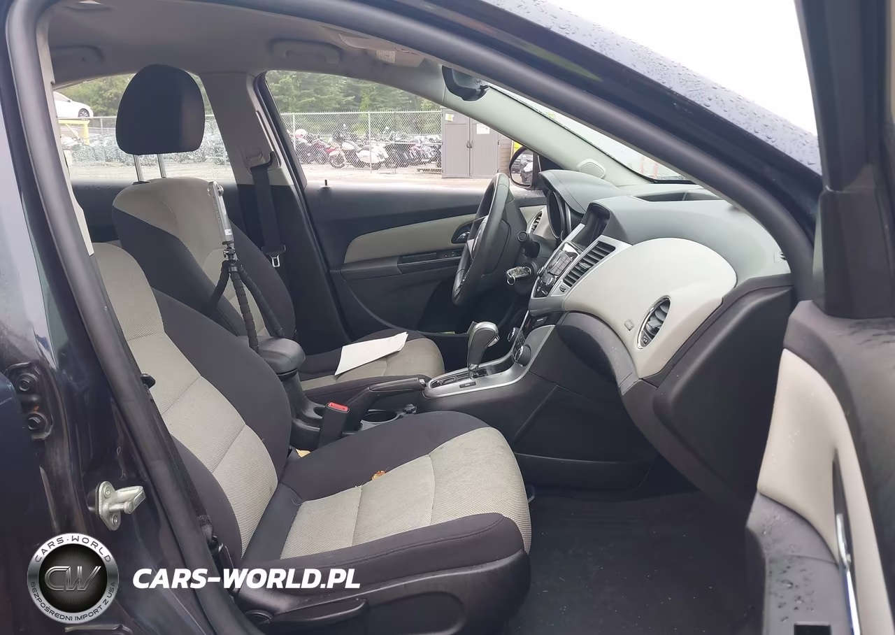 2014 Chevrolet Cruze Ls Auto VIN:1G1PA5SG7E7404701 - 5
