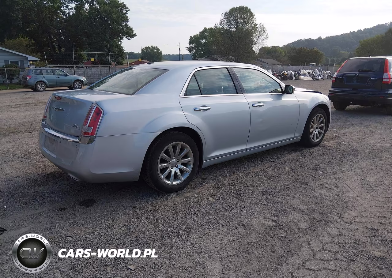 2013 Chrysler 300C VIN:2C3CCAEG4DH685366 - 4