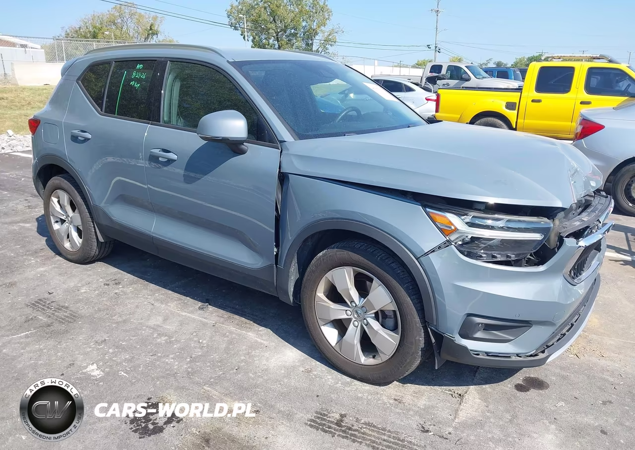 2022 Volvo Xc40 T5 Momentum – zdjęcie 1 z 18