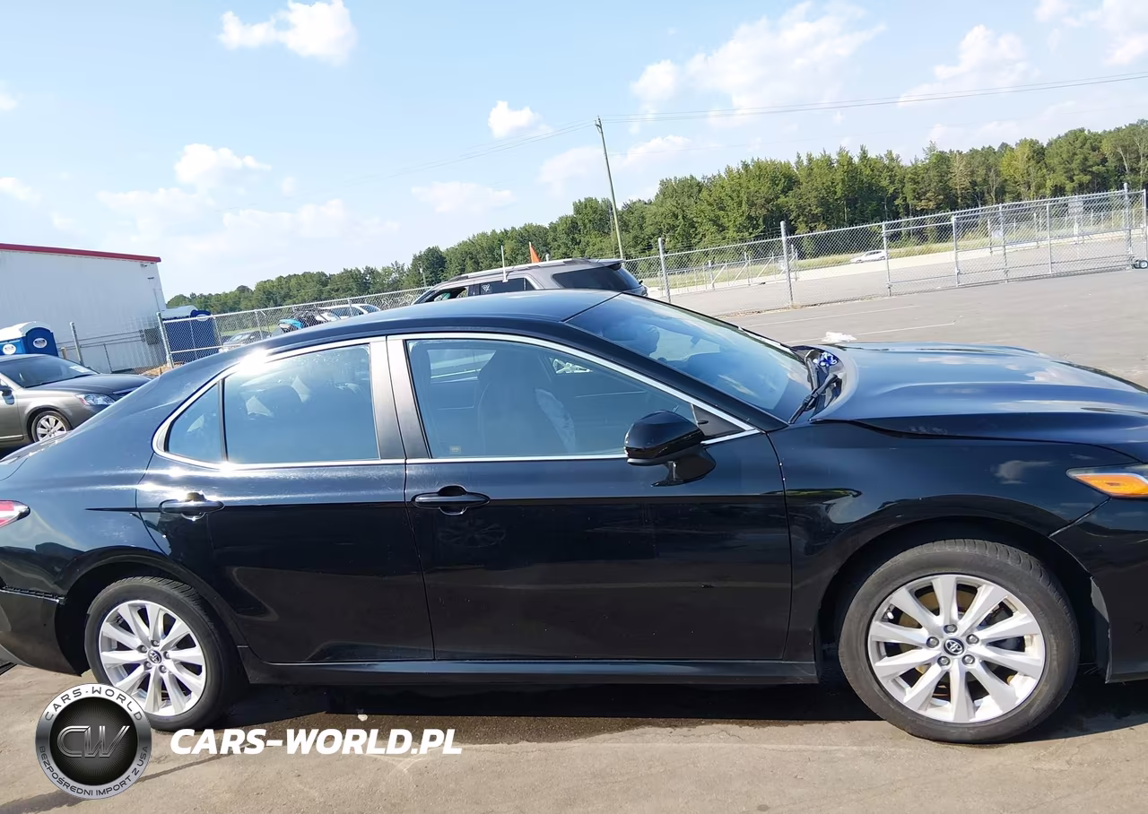 2018 Toyota Camry Le VIN:4T1B11HK2JU601188 - 13