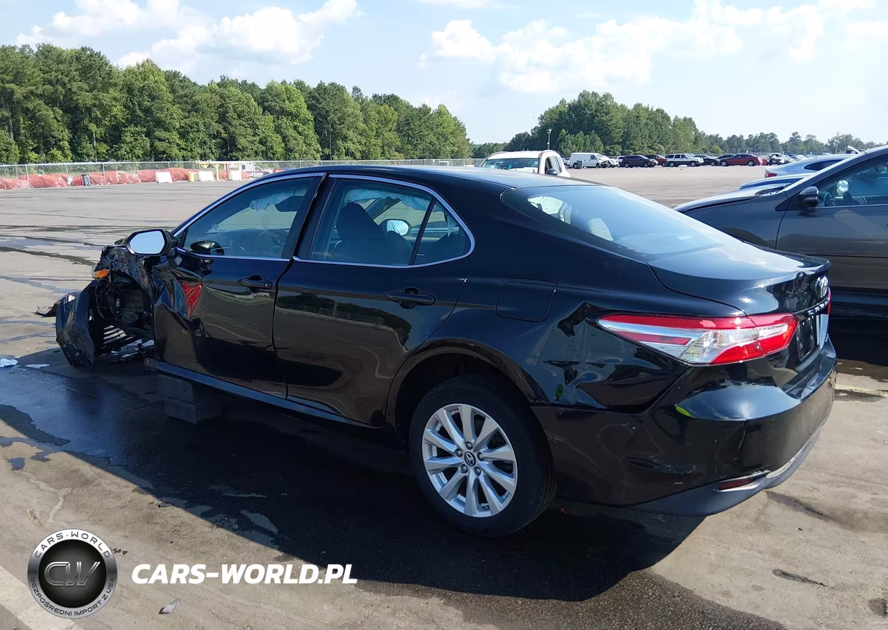 2018 Toyota Camry Le VIN:4T1B11HK2JU601188 - 3