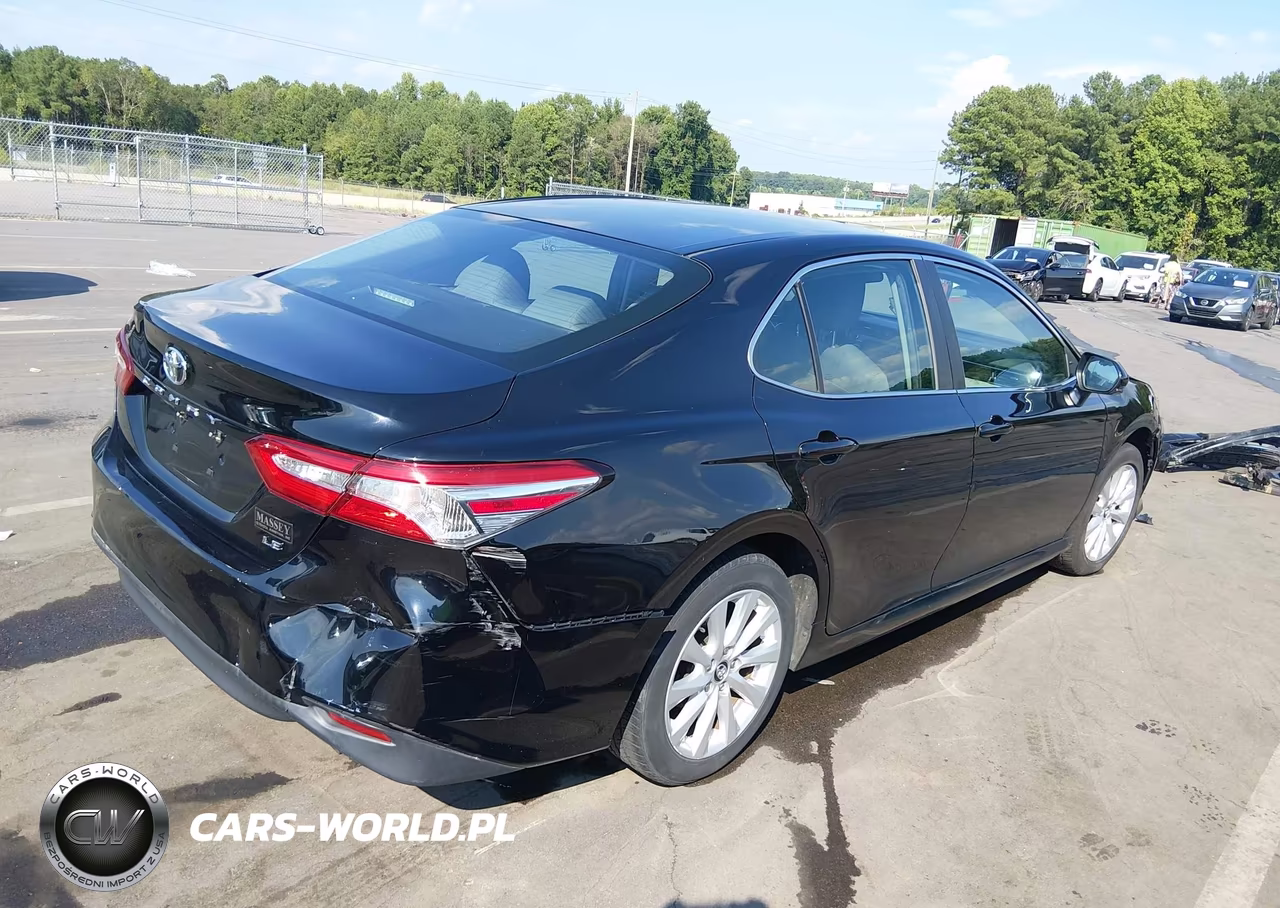 2018 Toyota Camry Le VIN:4T1B11HK2JU601188 - 4