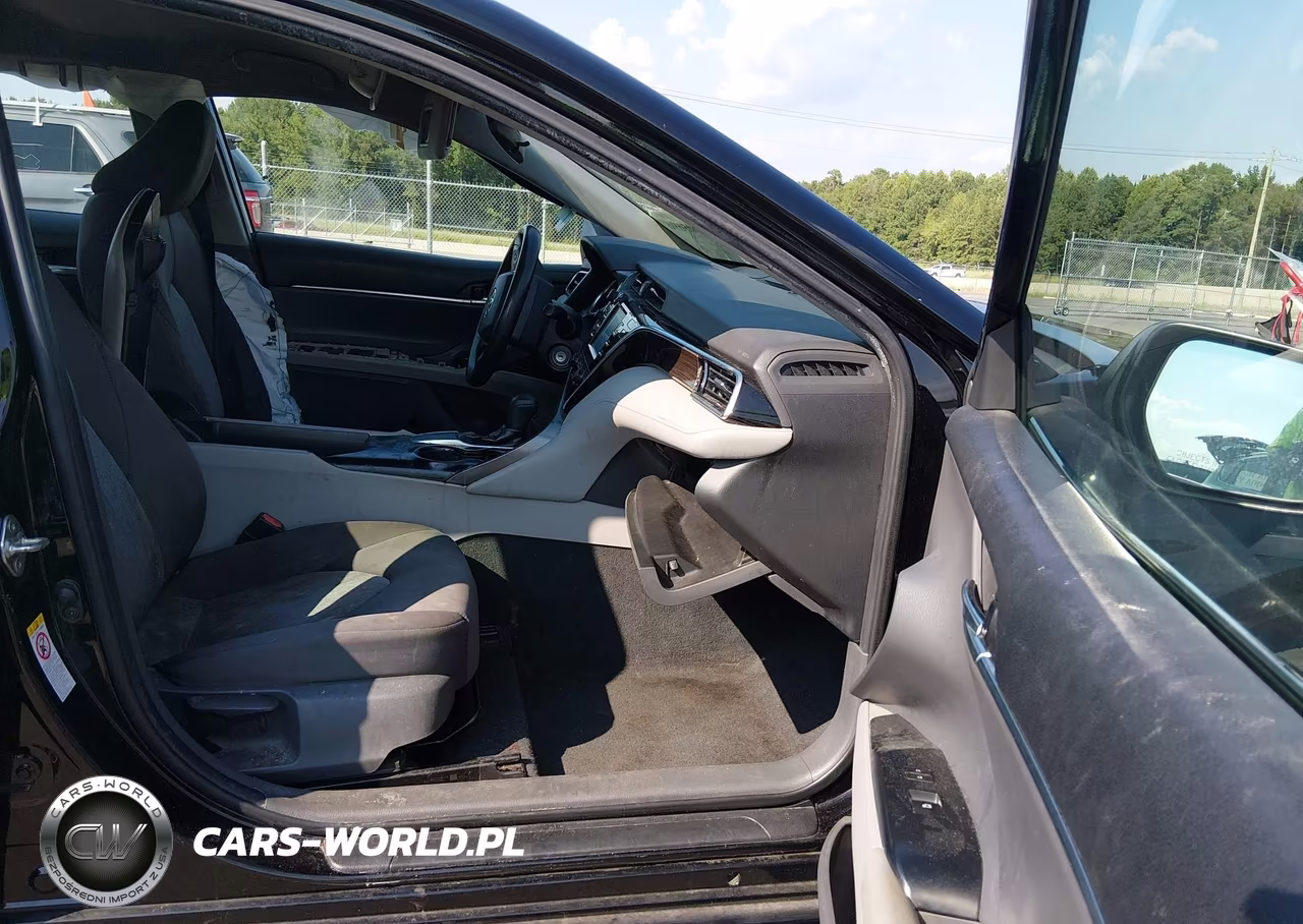 2018 Toyota Camry Le VIN:4T1B11HK2JU601188 - 5