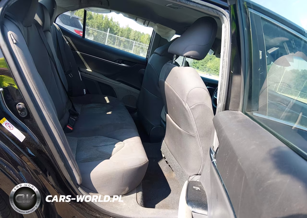 2018 Toyota Camry Le VIN:4T1B11HK2JU601188 - 8