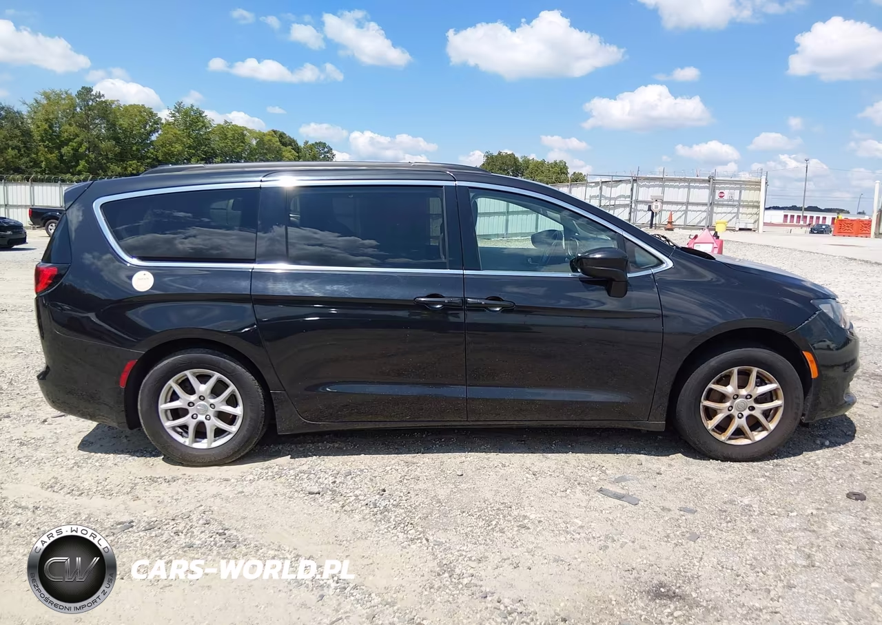 2020 Chrysler Voyager Lxi VIN:2C4RC1DG9LR163865 - 13