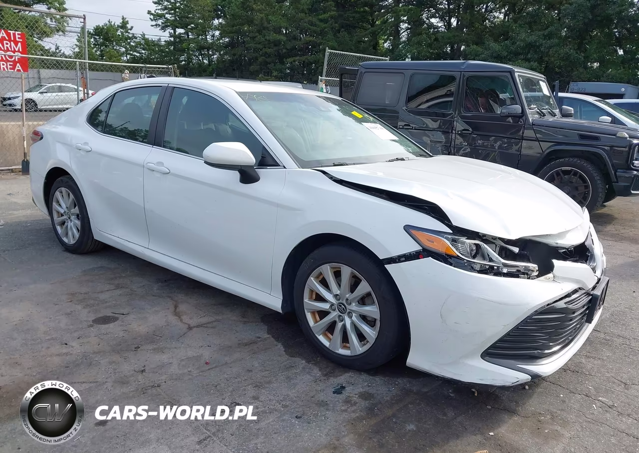 2018 Toyota Camry Le VIN:4T1B11HK8JU659354 - 1