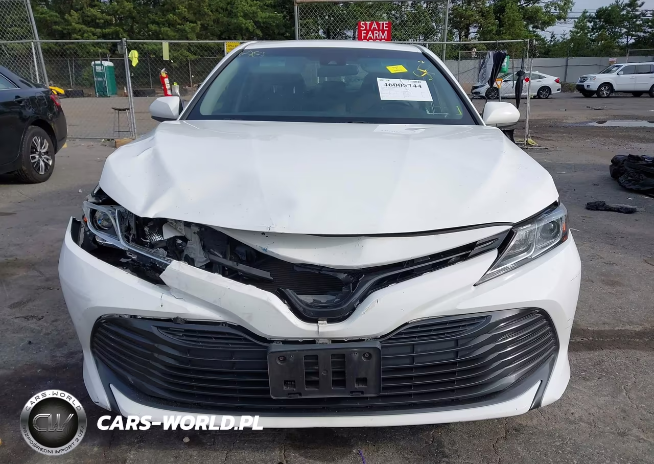 2018 Toyota Camry Le VIN:4T1B11HK8JU659354 - 12