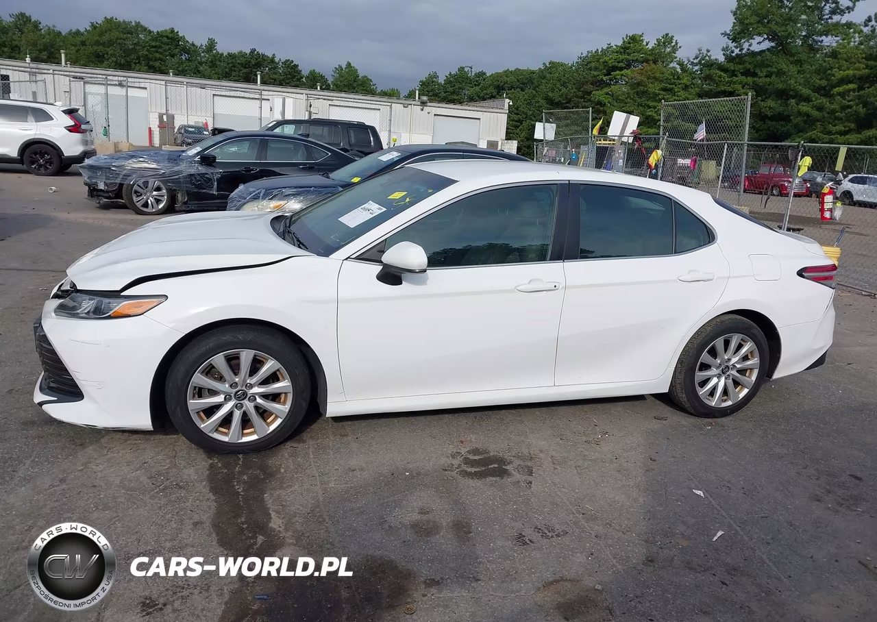2018 Toyota Camry Le VIN:4T1B11HK8JU659354 - 14