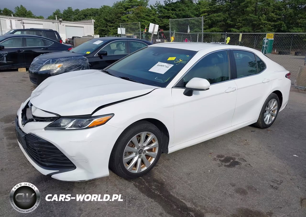 2018 Toyota Camry Le VIN:4T1B11HK8JU659354 - 2