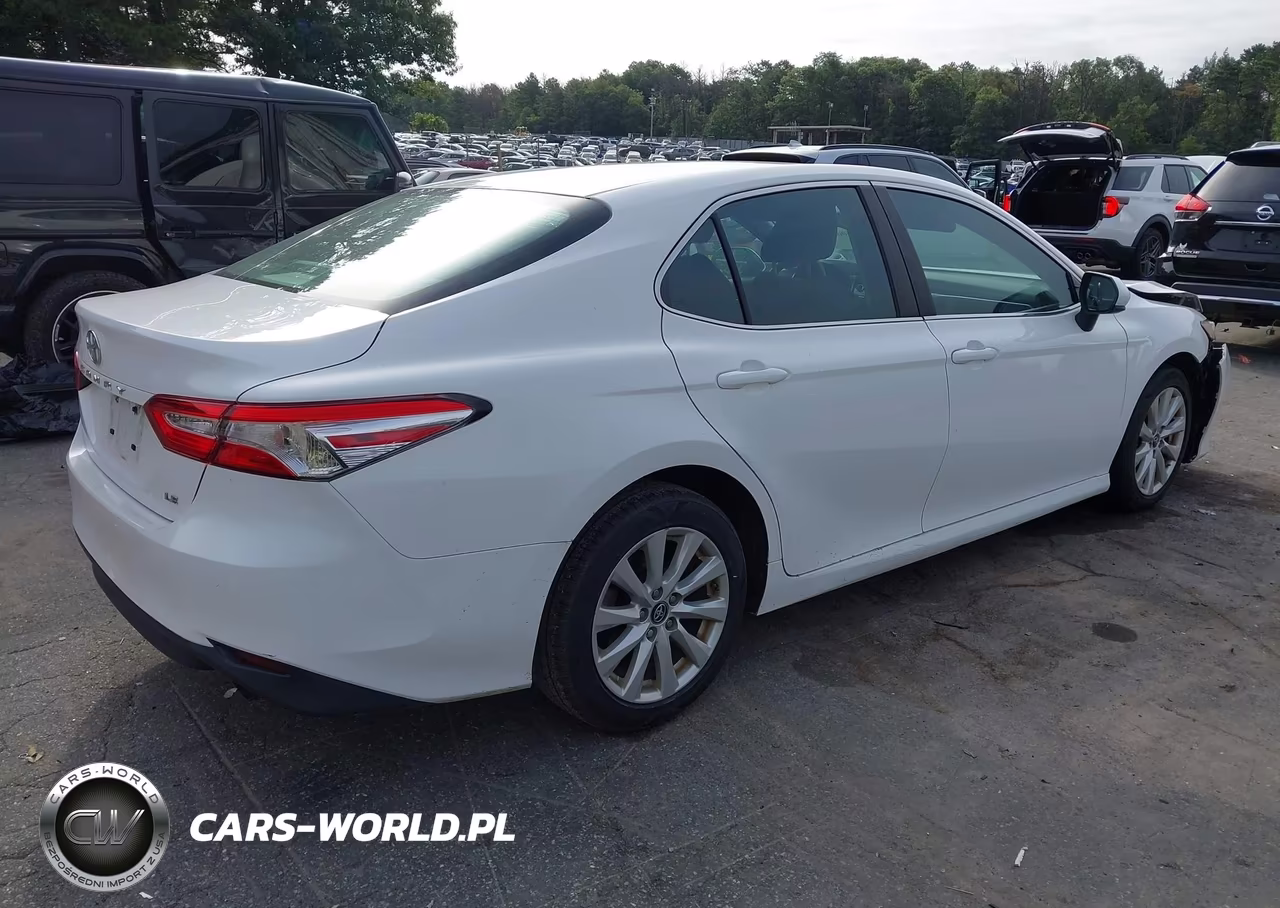 2018 Toyota Camry Le VIN:4T1B11HK8JU659354 - 4