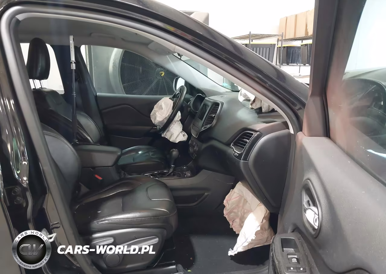 2019 Jeep Cherokee Altitude 4X4 VIN:1C4PJMLX6KD349252 - 5