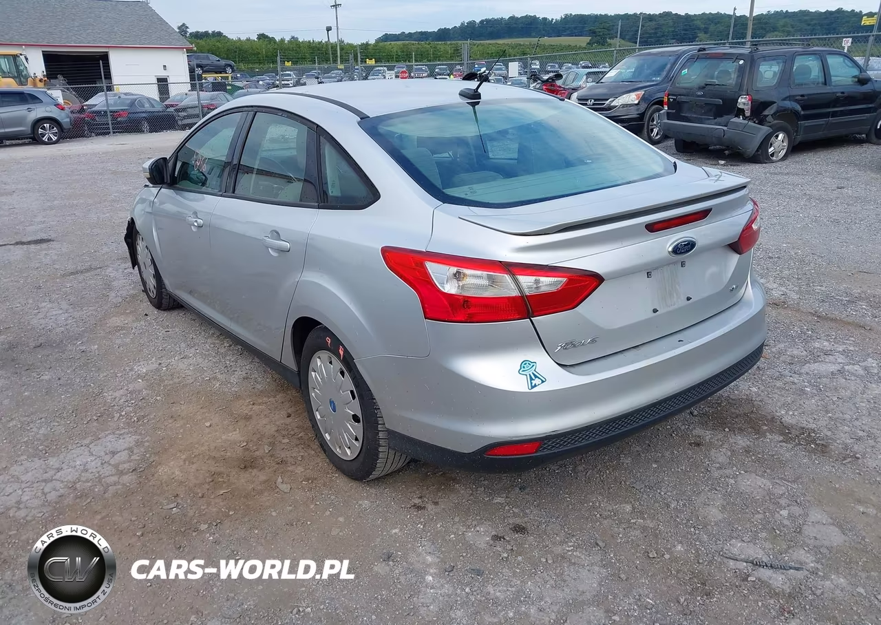 2012 Ford Focus Se VIN:1FAHP3F28CL232458 - 3