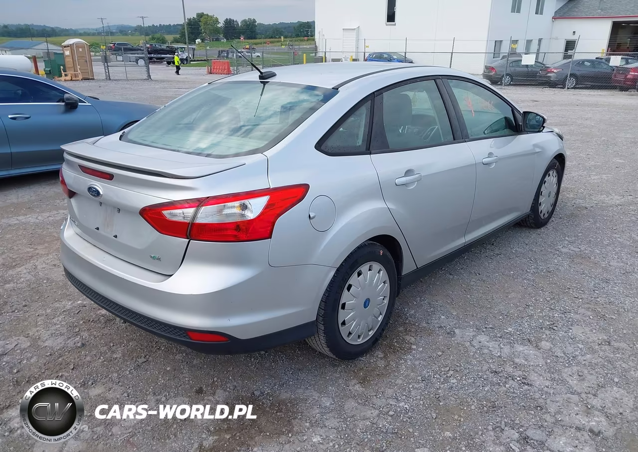 2012 Ford Focus Se VIN:1FAHP3F28CL232458 - 4