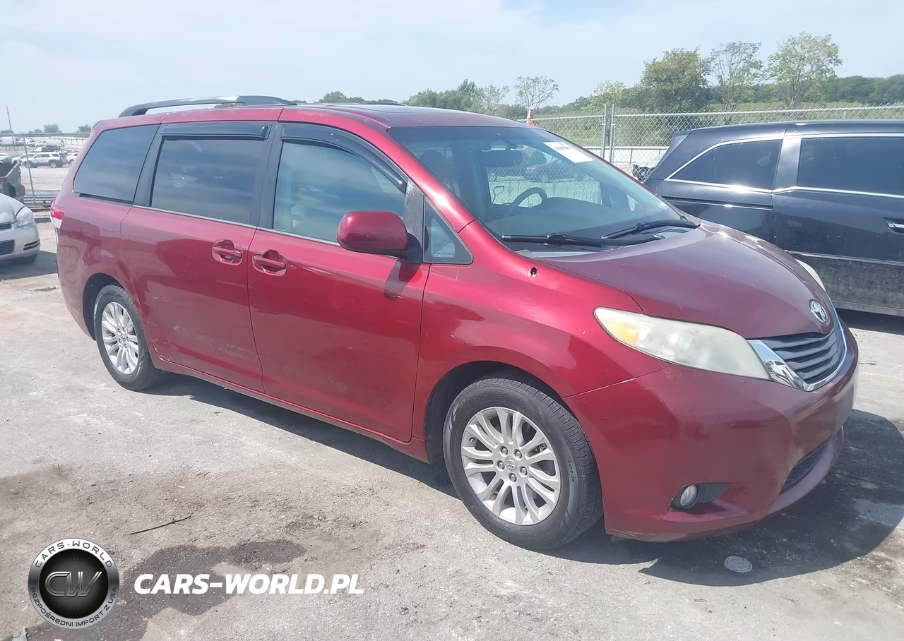 2013 Toyota Sienna Xle V6 8 Passenger