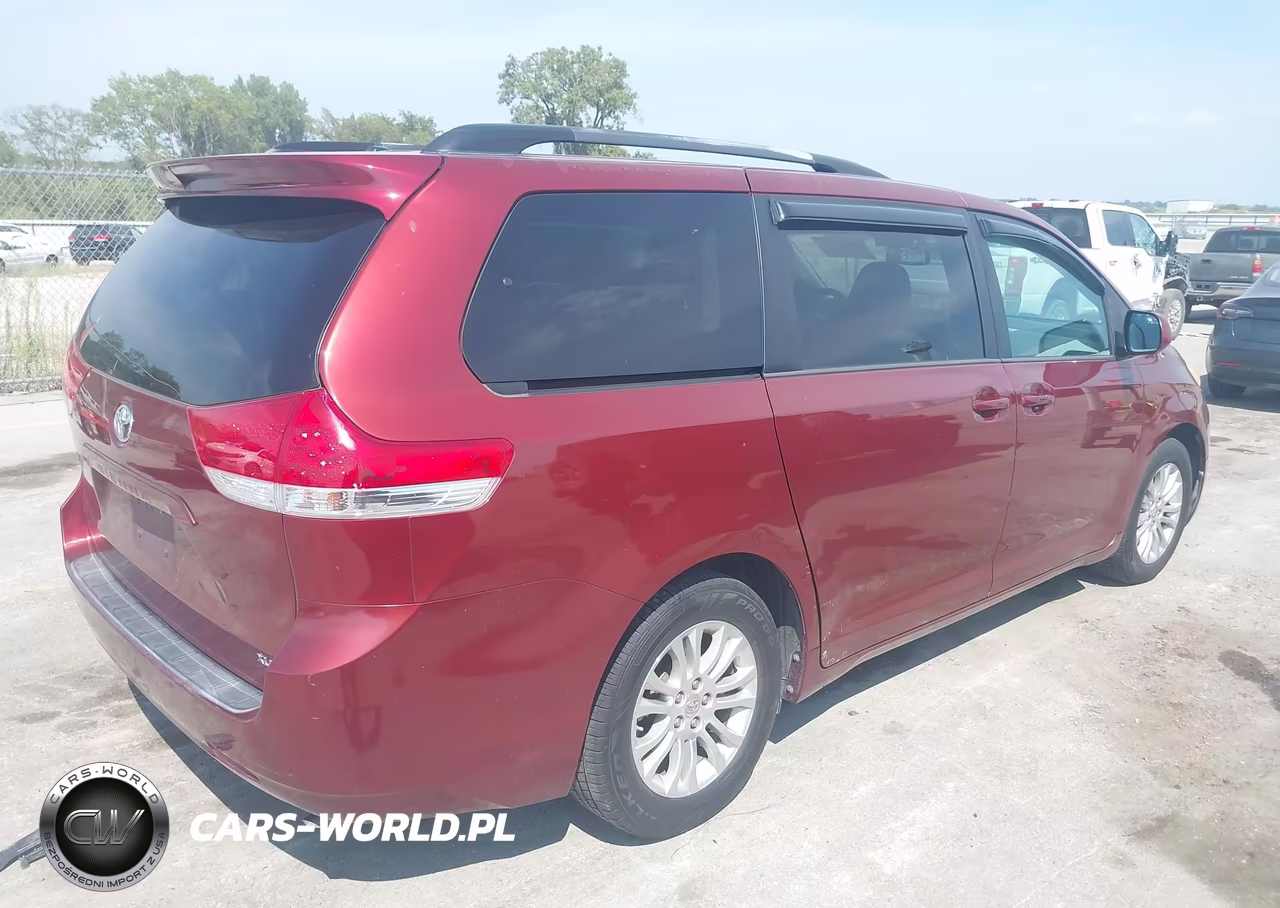 2013 Toyota Sienna Xle V6 8 Passenger VIN:5TDYK3DCXDS361757 - 4