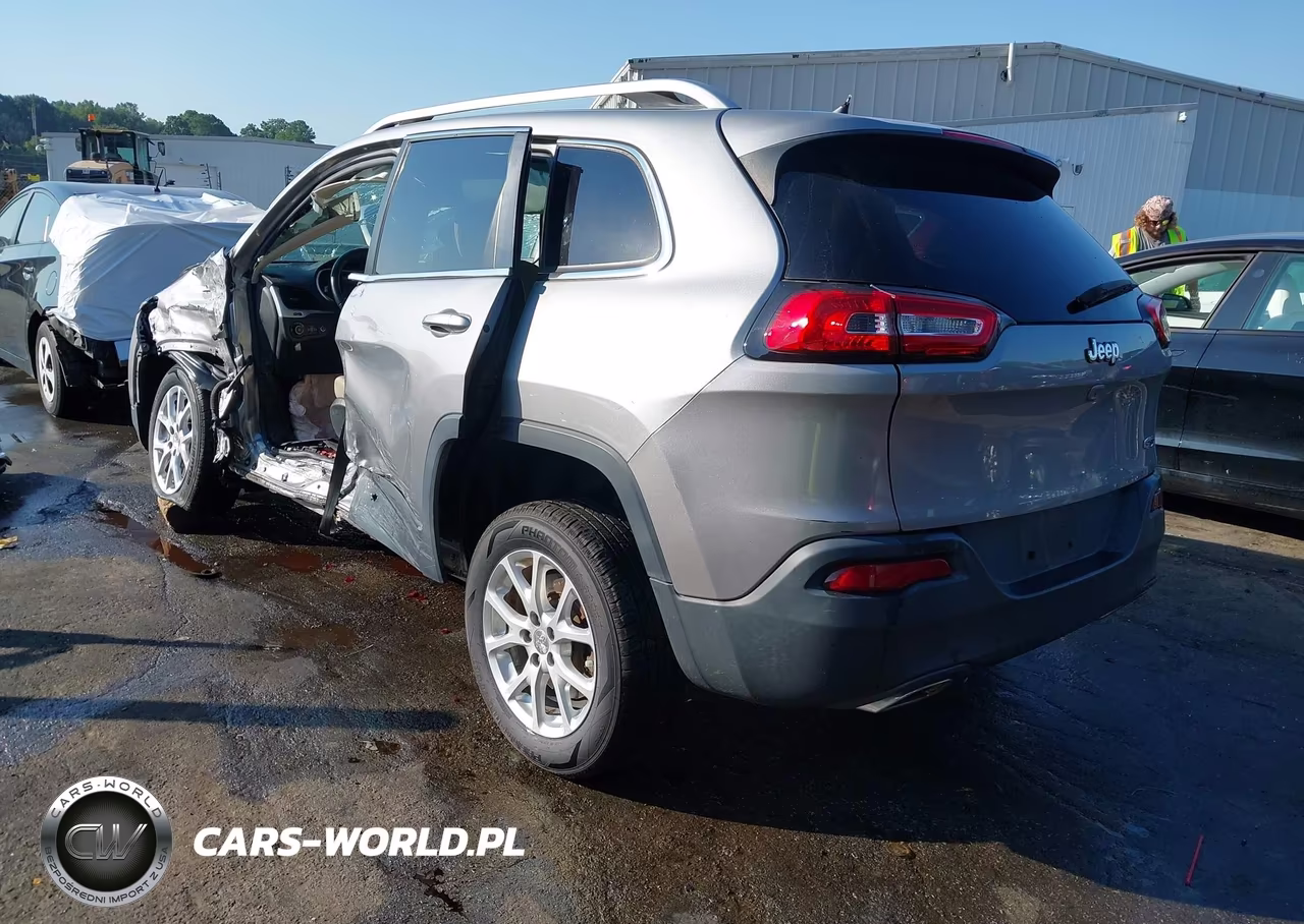 2015 Jeep Cherokee Latitude VIN:1C4PJLCS4FW525773 - 3