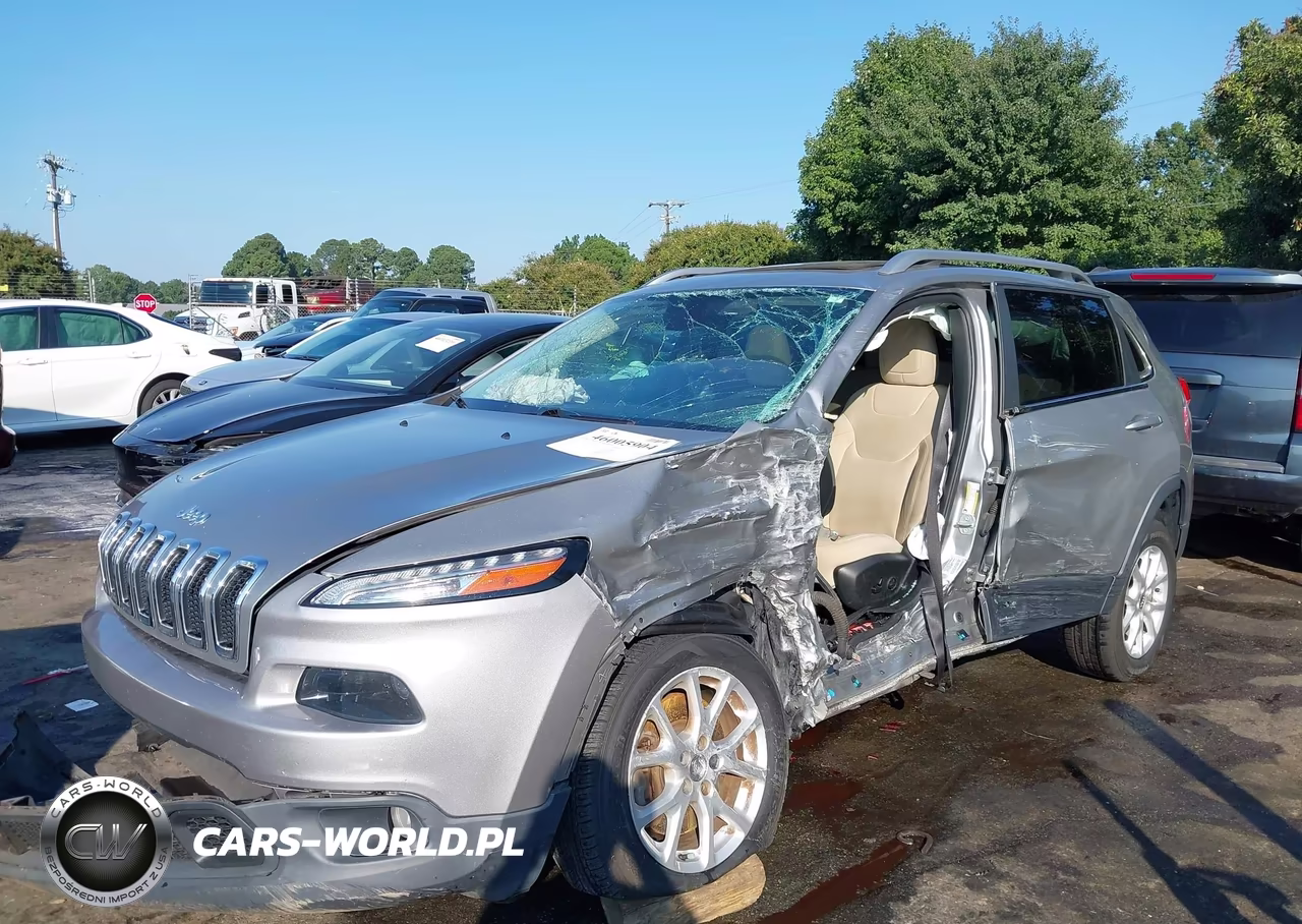 2015 Jeep Cherokee Latitude VIN:1C4PJLCS4FW525773 - 6
