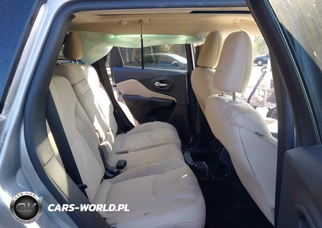 2015 Jeep Cherokee Latitude VIN:1C4PJLCS4FW525773 - 8