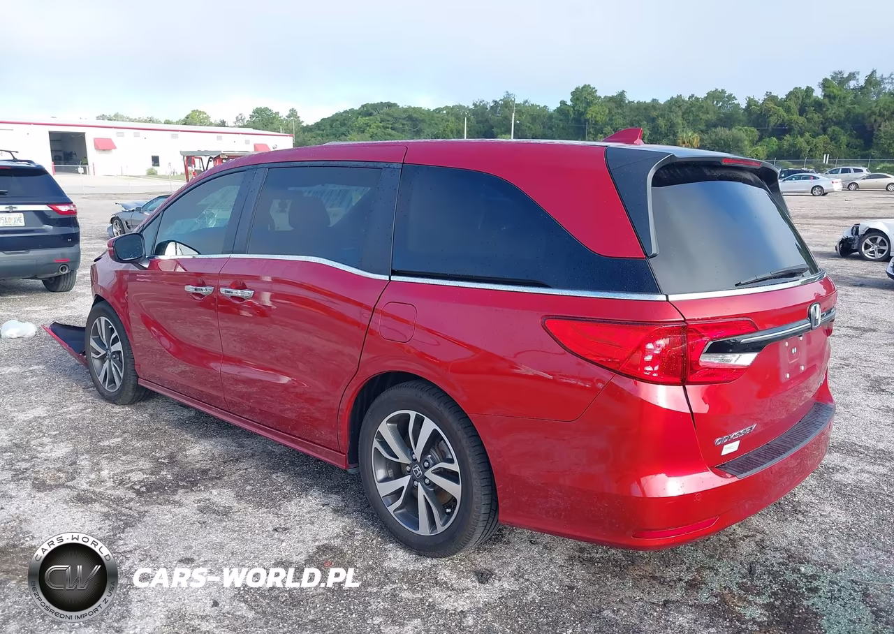 2022 Honda Odyssey Touring VIN:5FNRL6H82NB001817 - 3