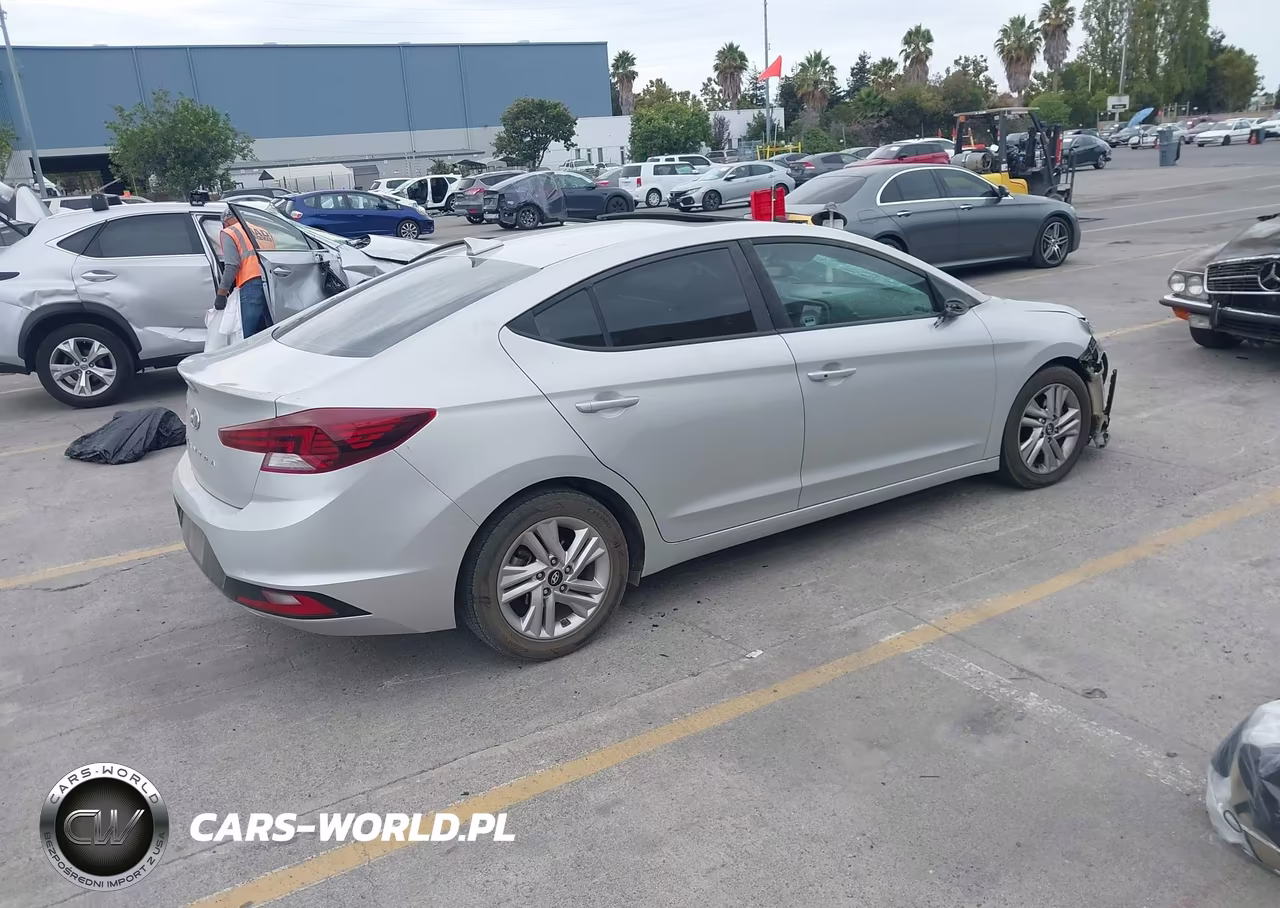2019 Hyundai Elantra Value Edition VIN:5NPD84LF4KH487341 - 4