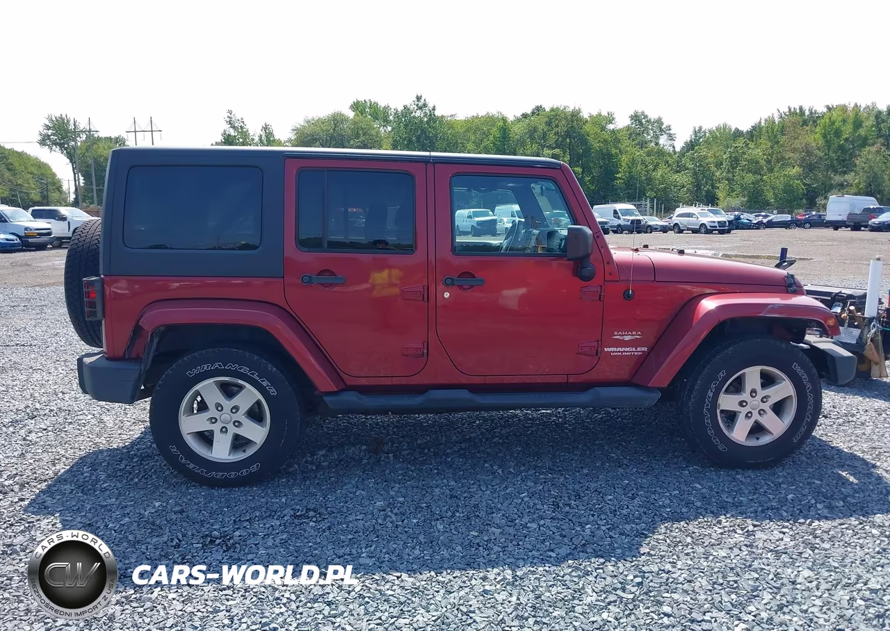 2012 Jeep Wrangler Unlimited Sahara VIN:1C4HJWEG4CL105104 - 13