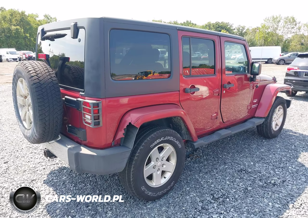 2012 Jeep Wrangler Unlimited Sahara VIN:1C4HJWEG4CL105104 - 4