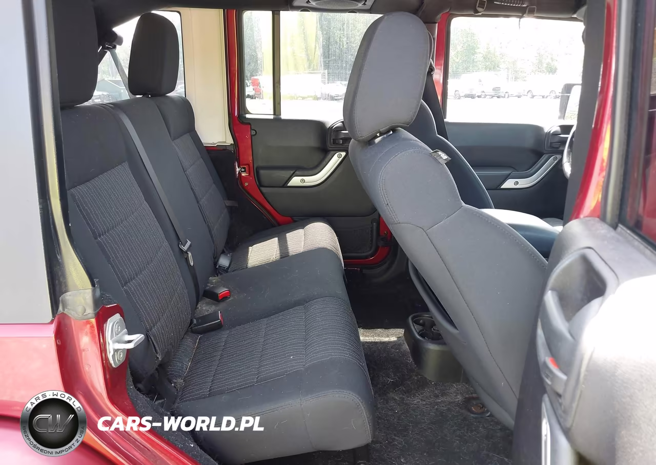 2012 Jeep Wrangler Unlimited Sahara VIN:1C4HJWEG4CL105104 - 8