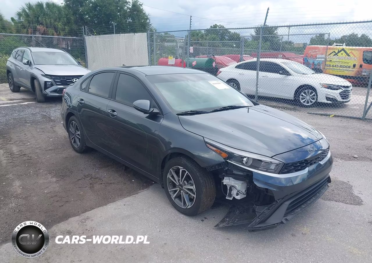 2023 Kia Forte Lxs – zdjęcie 1 z 17