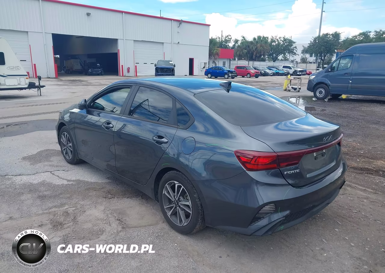 2023 Kia Forte Lxs VIN:3KPF24AD2PE633047 - 3