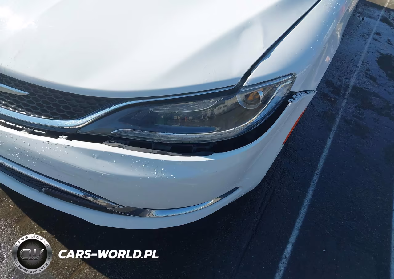 2015 Chrysler 200 C VIN:1C3CCCCB3FN592433 - 17